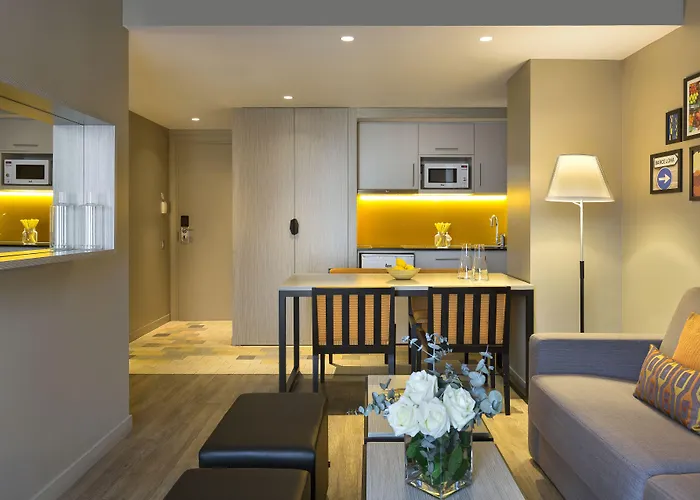Citadines Ramblas מלון דירות 3*