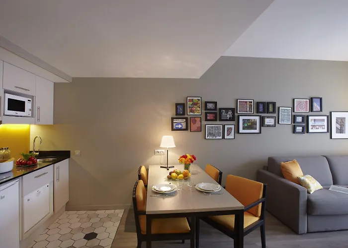 Citadines Ramblas 3* ברצלונה